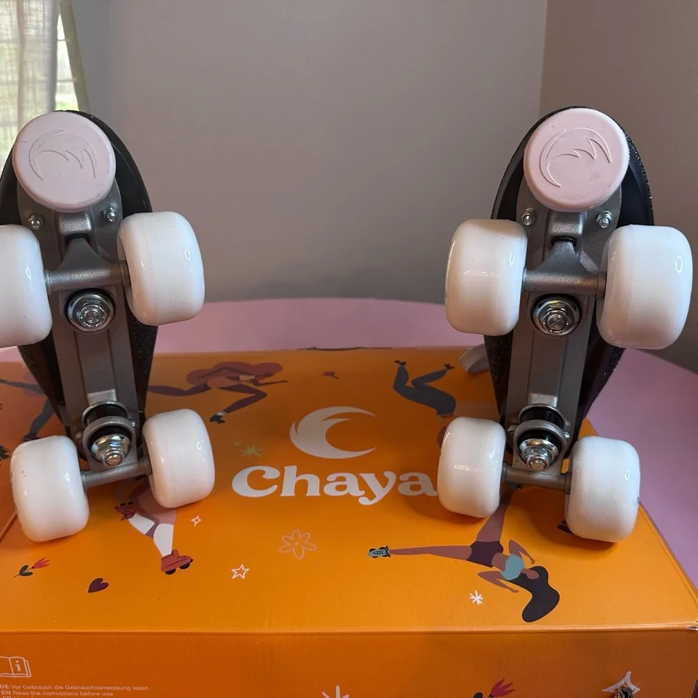 Chaya Women’s or Kids Glitter Quad Roller Skates - Black - Picture 2 of 8